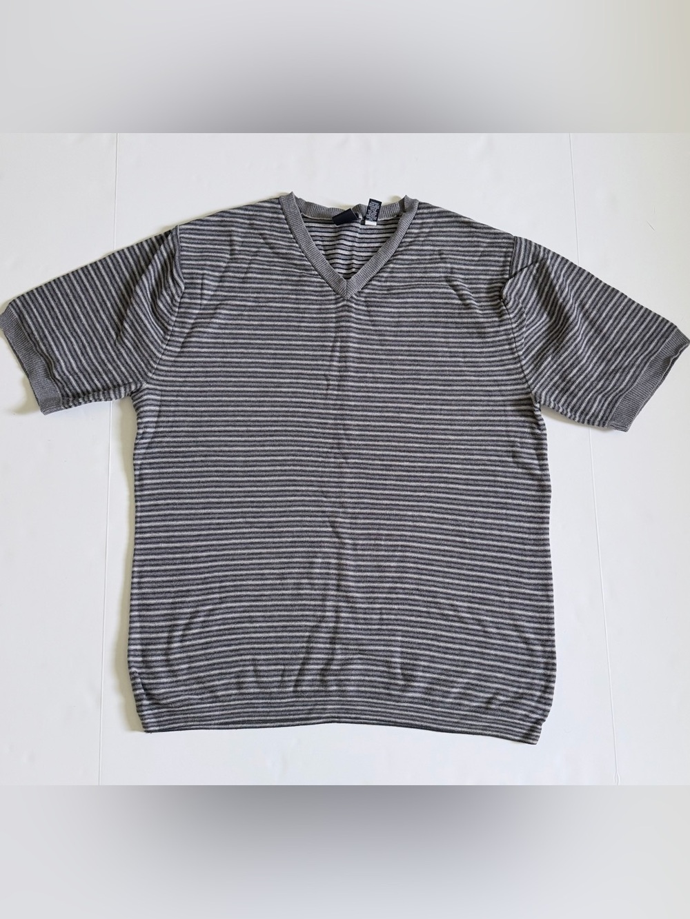 Vintage GAP Men’s Large Gray Black Striped 100% Cotton V-Neck SS Sweater Tee Y2K